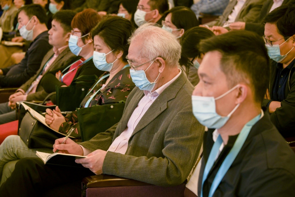 与会人员认真听大会主题报告&nbsp; 徐丽雅摄